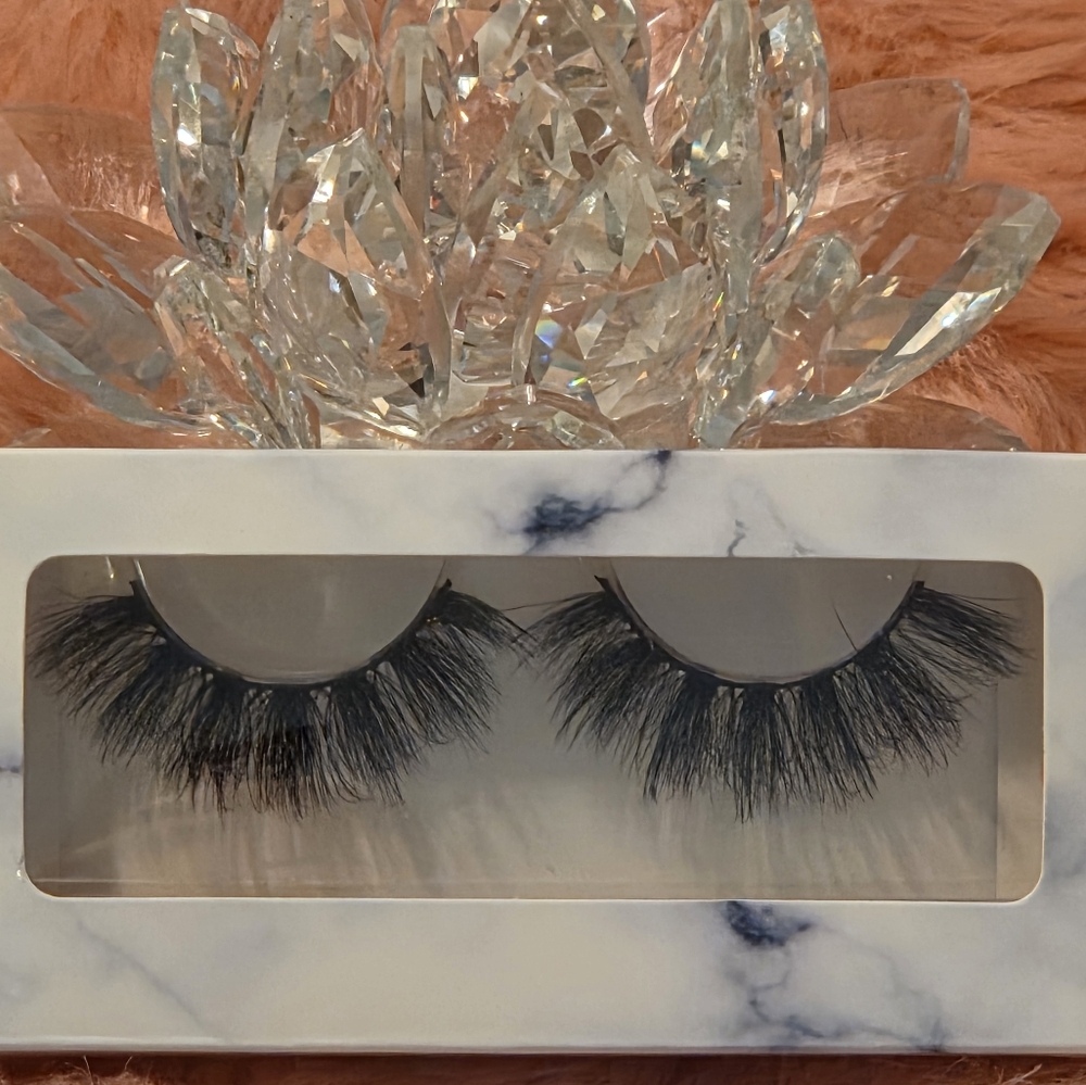 Luxurious Black False Eyelashes